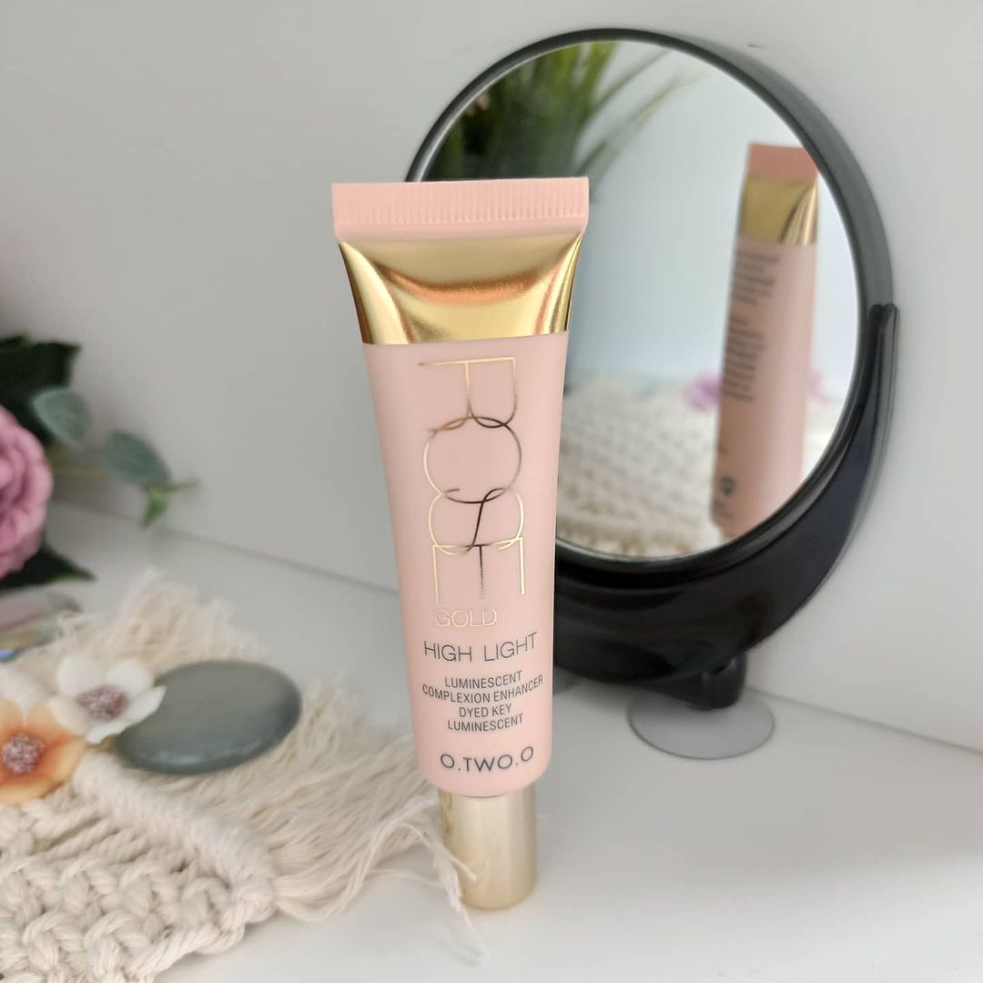 O.TWO.O Rose Gold Liquid Highlighter