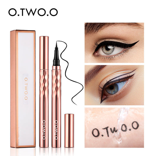 O.TWO.O Long-Lasting Black Eyeliner